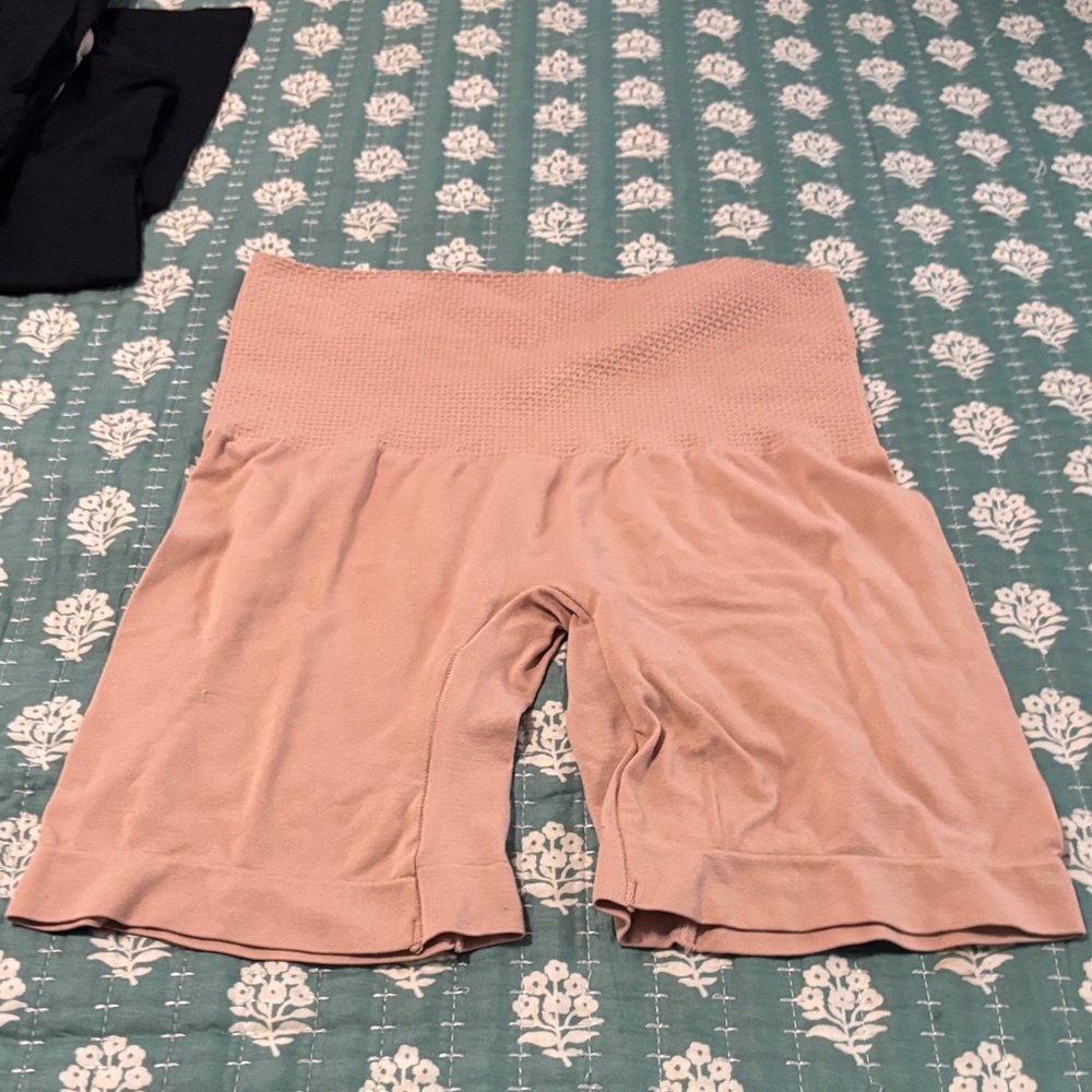 Tahari Women's Blush Bike Shorts